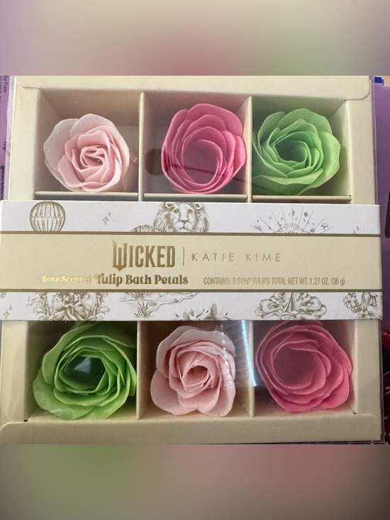 Katie K Other - Wicked | Katie Kime Rose Scented Tulip Bath Petals - NWT G1